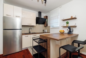 Appartement (A1) | Cuisine privée | Réfrigérateur, un four, surface de cuisson, lave-vaisselle