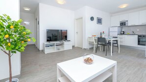 A modern apartment with a living area, dining space, and kitchen. - Apartments Tonka (Primosten)