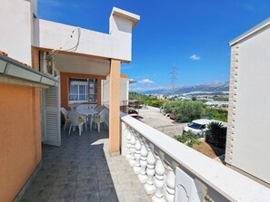 Apartment (A1) | Balkon