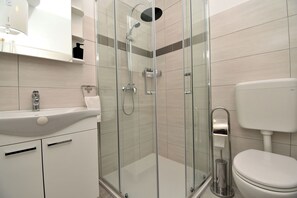 Apartment (A2) | Bathroom - Apartments Plomin (Krsan)