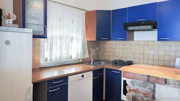 Apartment (A1) | Eigene Küche | Kühlschrank, Mikrowelle, Ofen, Herdplatte
