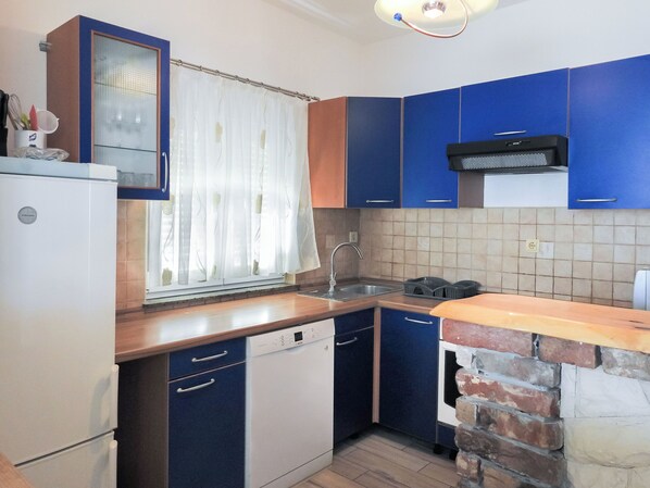 Apartment (A1) | Private kitchen | Fridge, microwave, oven, stovetop - Apartments Nikolina J (Rab)