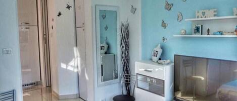 Studio (A1) | Téléviseur