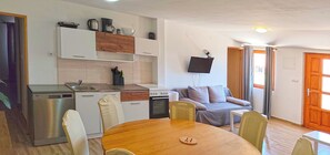 House | Private kitchen | Fridge, microwave, oven, stovetop - House Stone Curlew 4 (Benkovac)