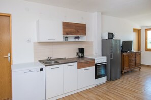 ハウス | 専用キッチン | 冷蔵庫、電子レンジ、オーブン、コンロ