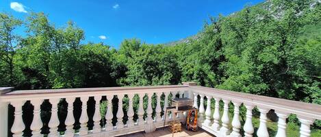 Căn hộ (A1) | Ban công