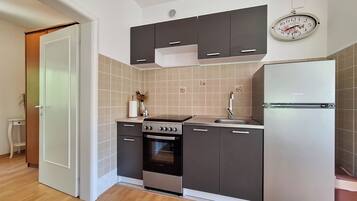 Apartment (A1) | Dining