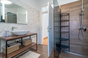 Apartment (A1) | Bathroom - Apartment Vaya (Okrug)