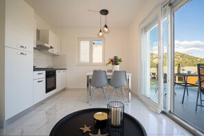 Apartment (A1) | Private kitchen | Fridge, oven, stovetop, espresso maker - Apartment Ana (Marina)