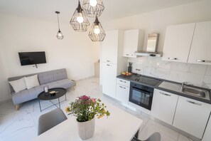 Apartment (A1) | Private kitchen | Fridge, oven, stovetop, espresso maker - Apartment Ana (Marina)