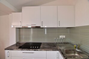 Apartment (A2) | Private kitchen - Apartments Good (Makarska)
