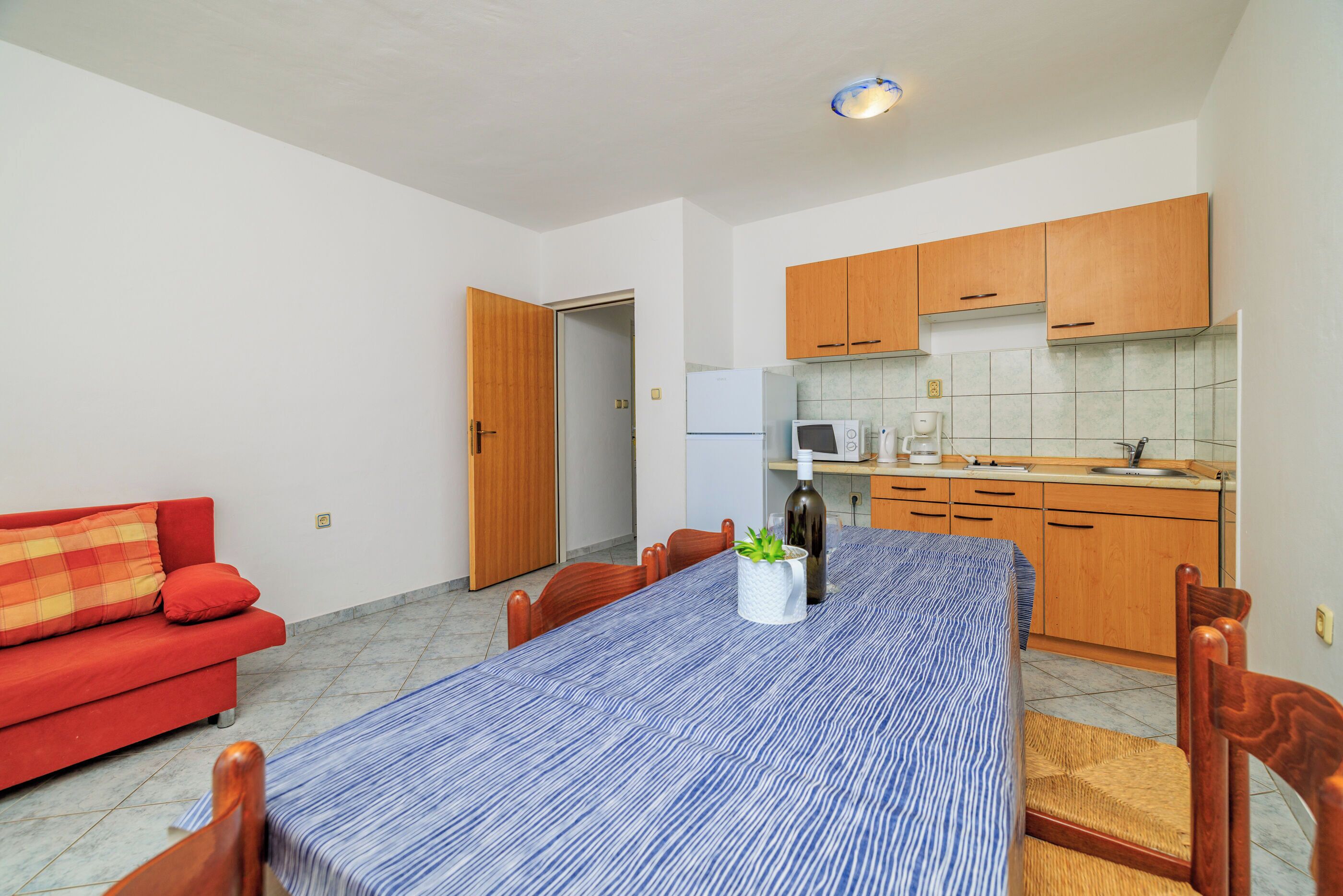 Apartamento (A4) | Cozinha privada | Geladeira, micro-ondas, cooktop, máquina de café expresso