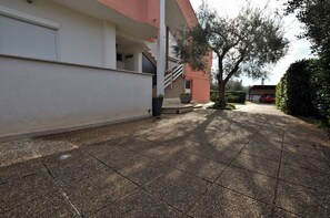 Courtyard - Apartments Emil (Umag)