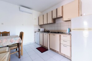 Apartment (A1) | Private kitchen - Apartment Slavko R (Rab)