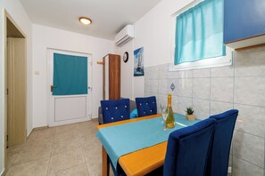 Apartment (A5) | Dining - Apartments Ruzica F (Lopar)