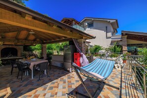 Terrace/patio - Apartments Mirjana T (Rab)