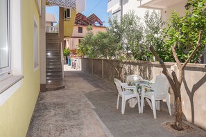 Apartment (A2) | Terrace/patio - Apartments Lemon (Vodice)