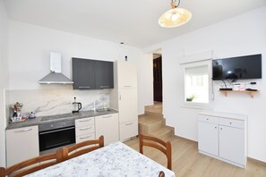 Apartment (A1) | Dapur peribadi | Peti sejuk, ketuhar, dapur, cerek elektrik 
