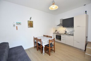 Apartment (A1) | Private kitchen - Apartment Miledina (Primosten)