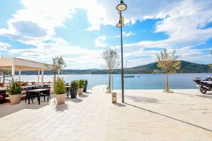 Outdoor dining - Apartment Miledina (Primosten)