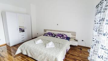 House | Iron/ironing board, free WiFi