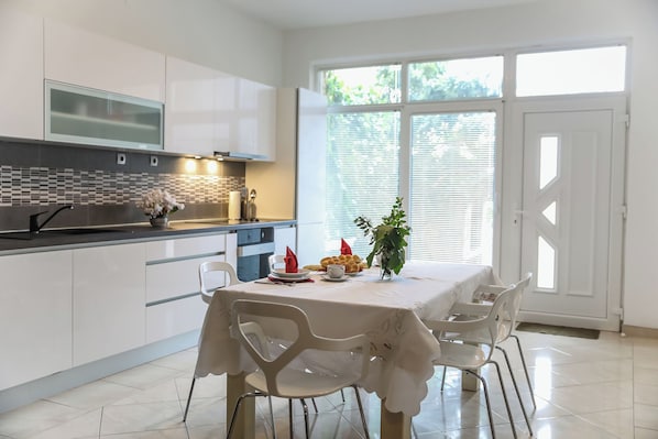 House | Private kitchen | Fridge, microwave, oven, stovetop - House City Center With Garden (Sibenik)