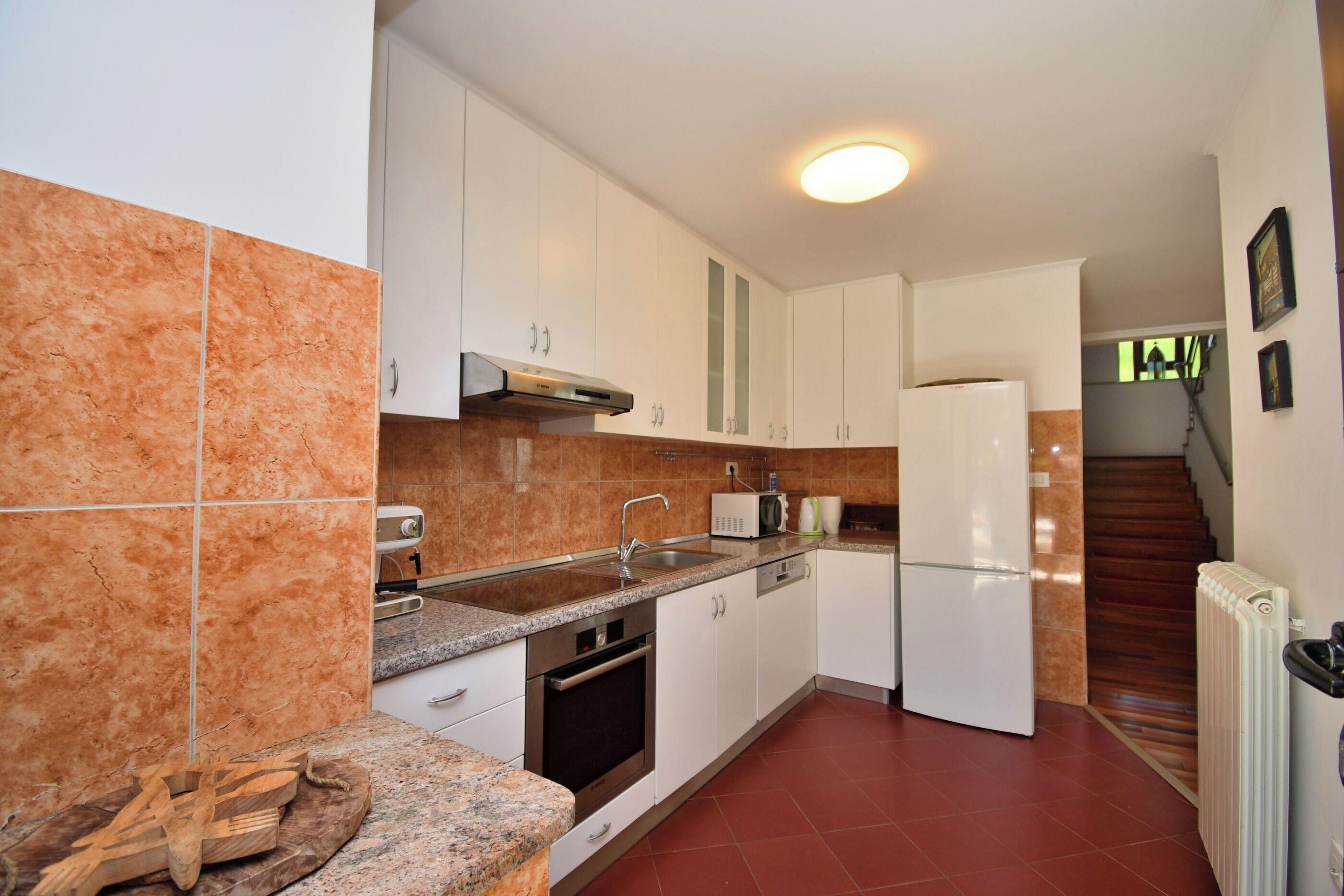 House | Private kitchen | Fridge, microwave, oven, stovetop