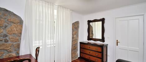 ハウス | セーフティボックス (室内)、アイロン / アイロン台、WiFi (無料)