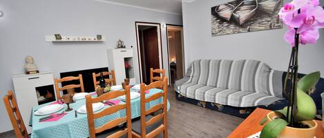 アパートメント (A1) | リビングルーム | スマートテレビ