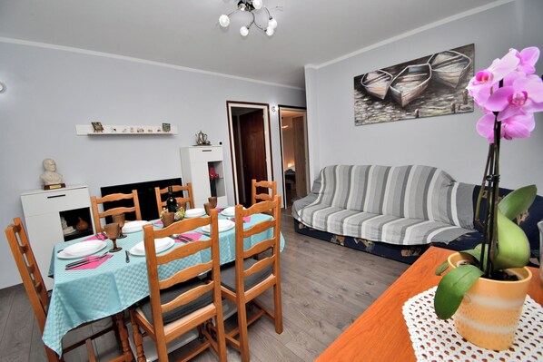Apartment (A1) | Living room | Smart TV - Apartment Darko (Opatija)