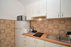 Apartment (A1) | Private kitchen - Apartment Elizabeta (Umag)