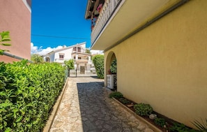 Courtyard - Apartments Baburic (Krk)