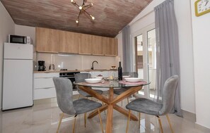 Fridge, microwave, oven, stovetop - Apartment Green Peace (Brela)