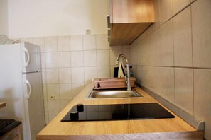 Studio (A1) | Eigene Küche | Kühlschrank, Ofen, Herdplatte, Wasserkocher