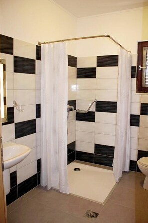 Studio (A1) | Bathroom | Shower - Apartment Ana (Sibenik)