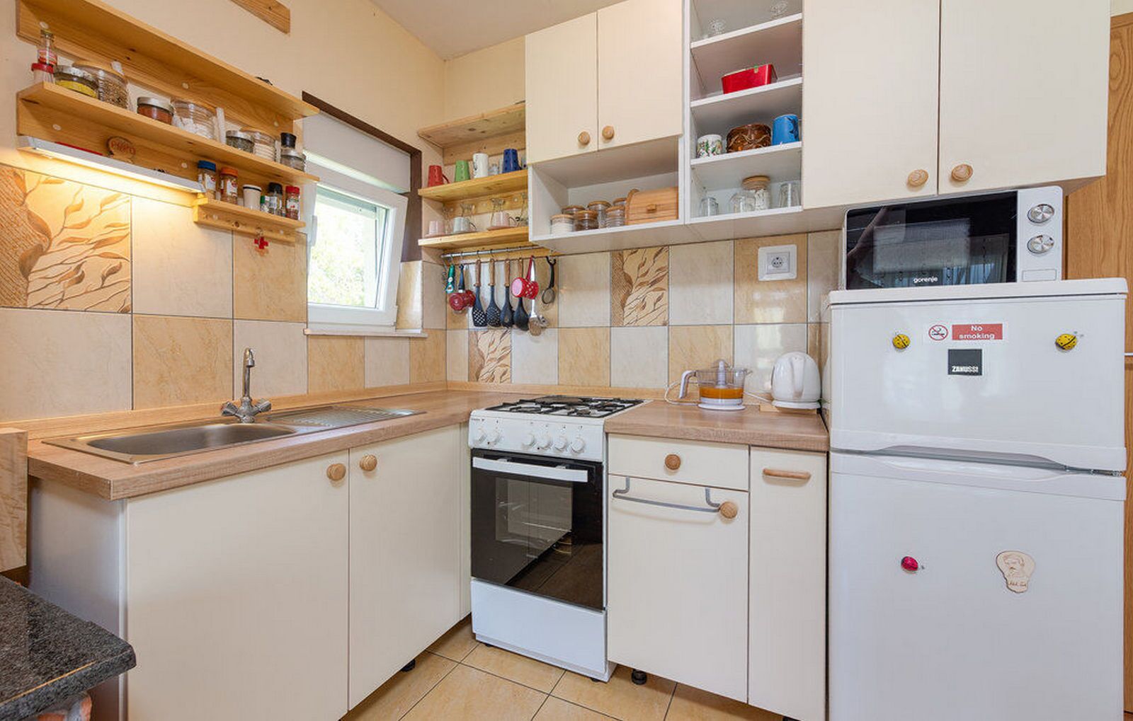 House | Private kitchen | Fridge, microwave, oven, stovetop