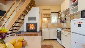 House | Private kitchen | Fridge, microwave, oven, stovetop