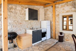 House | Private kitchen | Fridge, microwave, oven, stovetop - House Stone Curlew 1 (Benkovac)