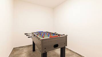 House | Game room
