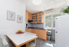Fridge, oven, stovetop, espresso maker - Apartment Andrej (Rab)