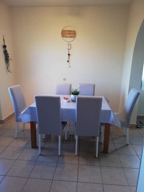 Apartment (A1) | Dining