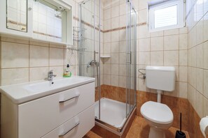 Apartment (A2) | Bathroom - Apartments Anamarija S (Lopar)