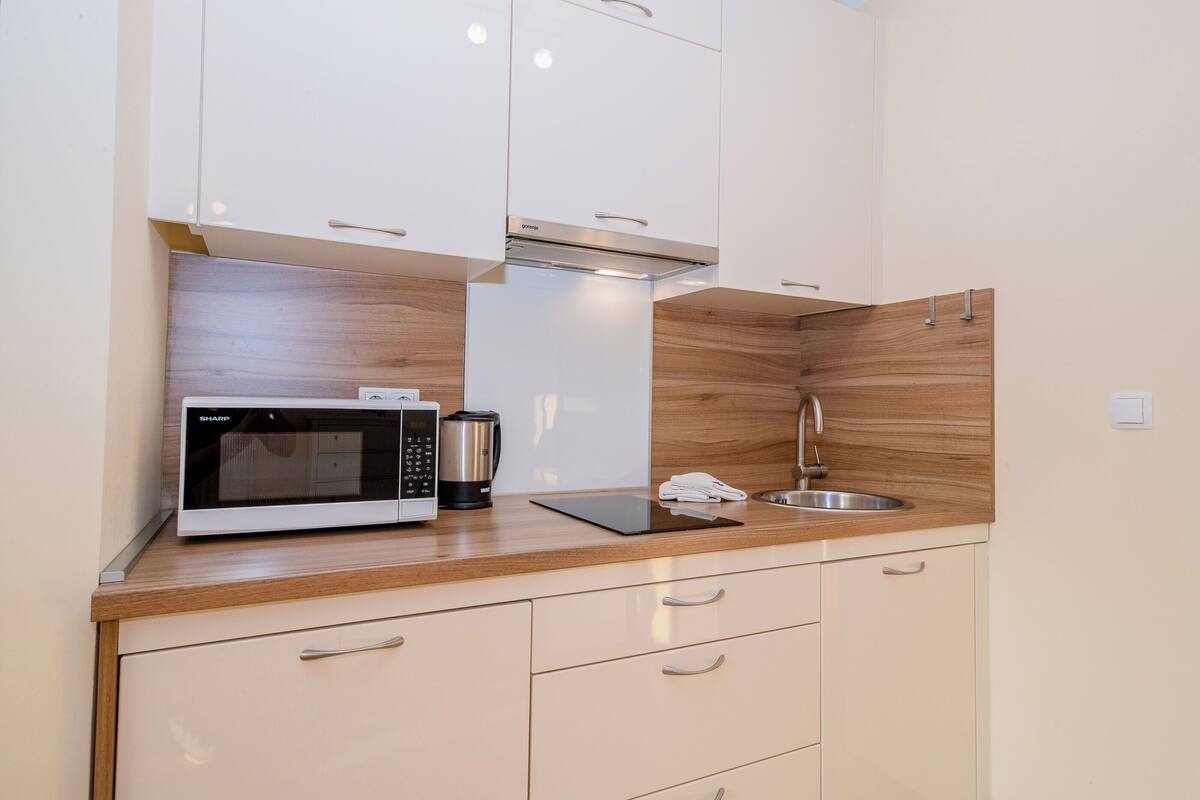 Appartement (A1) | Cuisine privée | Réfrigérateur, plaque de cuisson, machine à expresso