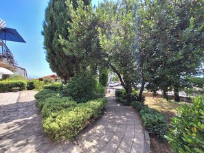 Courtyard - Apartment Lada (Crikvenica)
