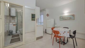 Apartment (A1) | Dining