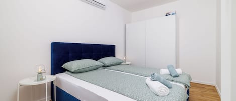 House | Iron/ironing board, free WiFi