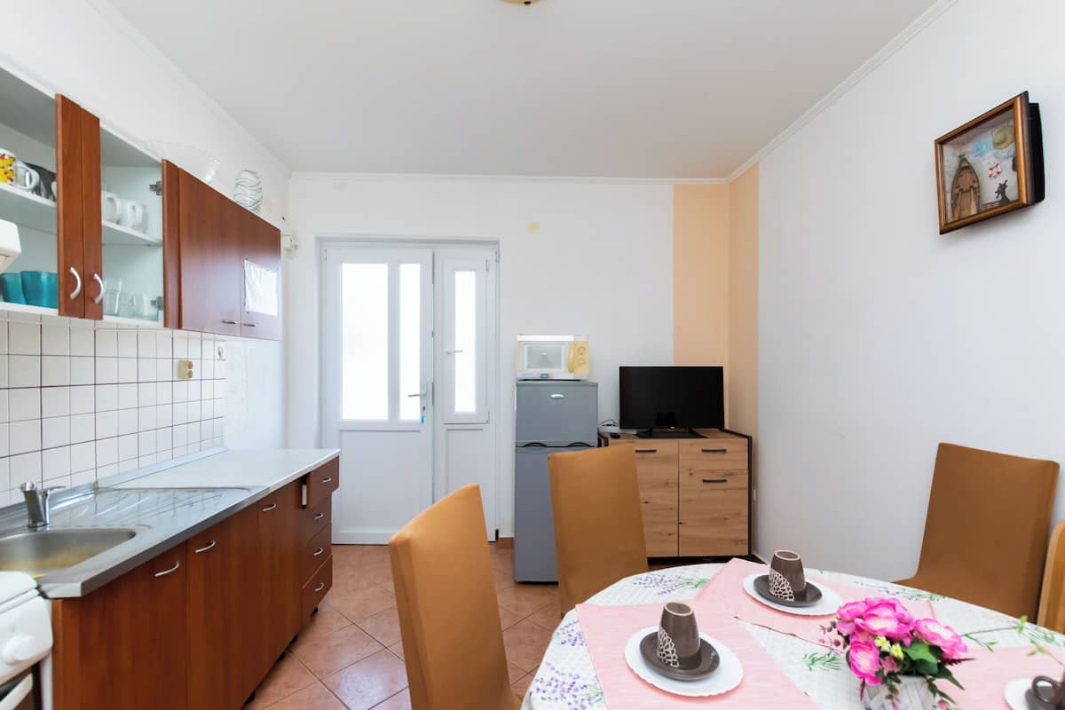 Appartement (A2) | Cuisine privée | Réfrigérateur, plaque de cuisson, machine à expresso