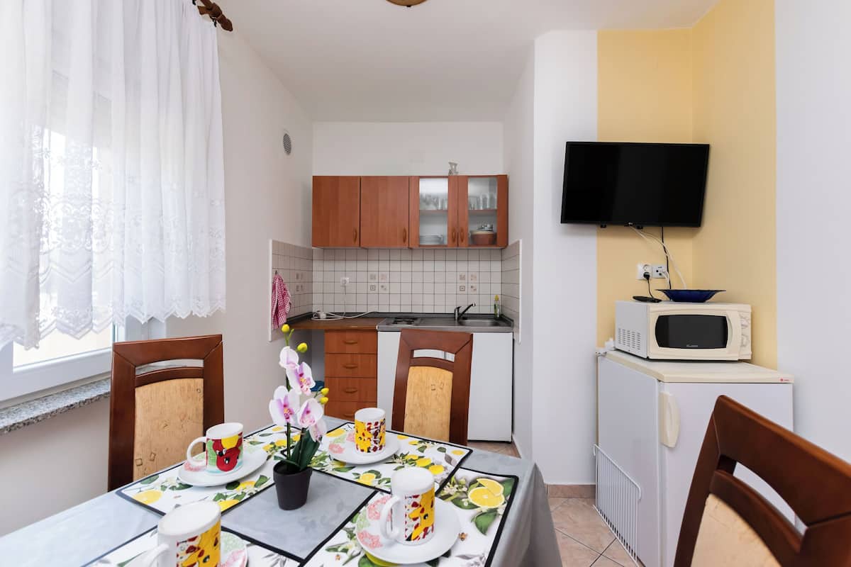 Appartement (A1) | Cuisine privée | Réfrigérateur, plaque de cuisson, machine à expresso