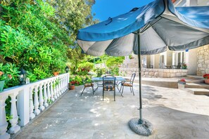 Courtyard - Apartments Marija Sabina (Lopar)