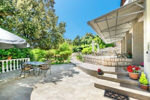 Courtyard - Apartments Marija Sabina (Lopar)